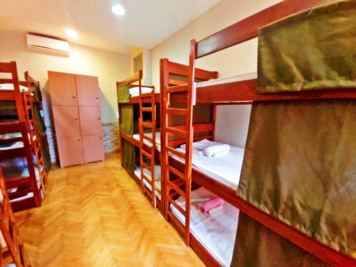 Hurricane Hostel Split Buitenkant foto